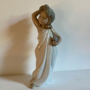 Lladro retired 6799 figurine
